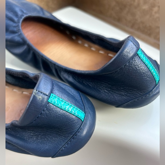 Tieks in California Navy size 8, good condition with tote bag - Picture 8 of 10